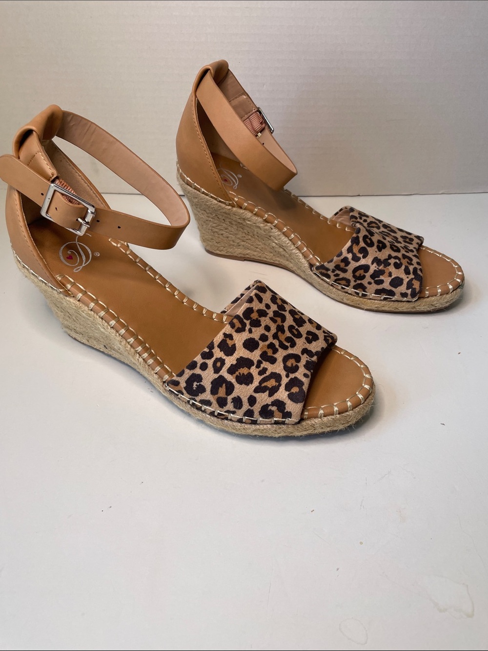 Heart in D Women's Size 9 Leopard Print Espadrille Wedge Sandals - Tan